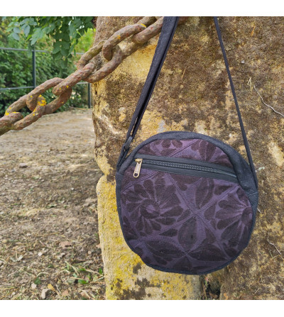 Shoulder round bag in hemp and embroidery